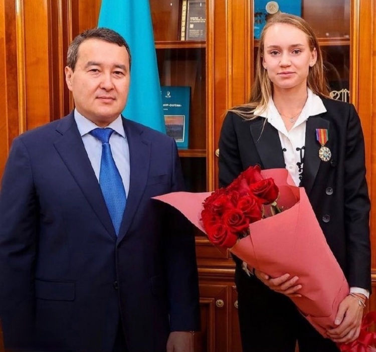 增添了一抹 增添了一抹